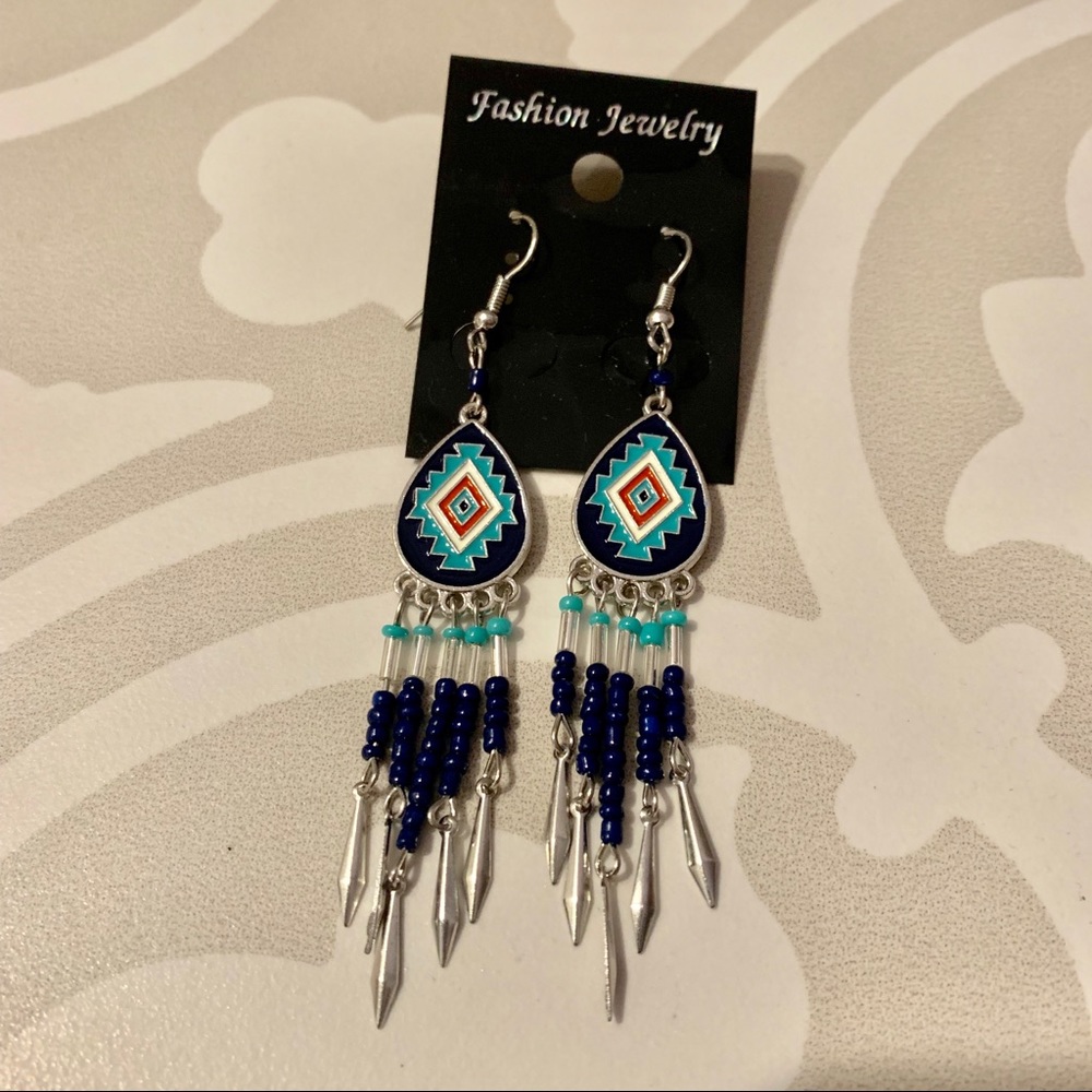 ✨NEW LISTING✨ Silver Aztec design earrings!